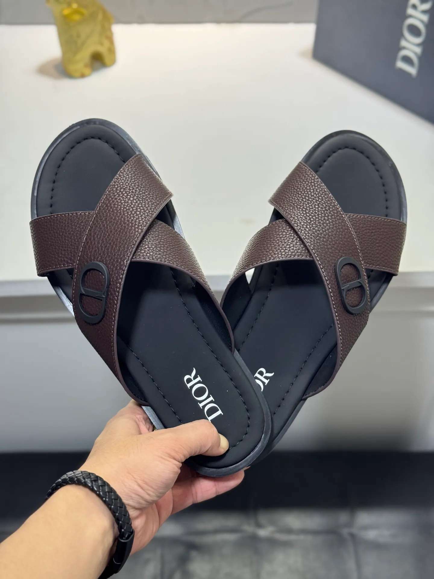 Men's men's shoes 💰320 [New style] 🦇🦇𝐂𝐡𝐫𝐢𝐬𝐭𝐢𝐚𝐧 𝐃𝐢𝐨𝐫 Dior slippers - the latest hot sandals, classic sandals, original replicas, super durable and versatile, cowhide leather with hardware accessories, very comfortable on the feet Look slim and white. Original molded outsole size: 38-44 (.45. Customized